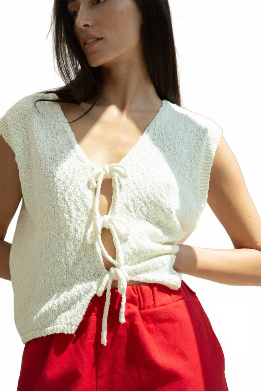 NEW BEAUMONT ORGANIC florence cotton linen knit vest in off white
